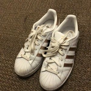 adidas superstars in rose gold